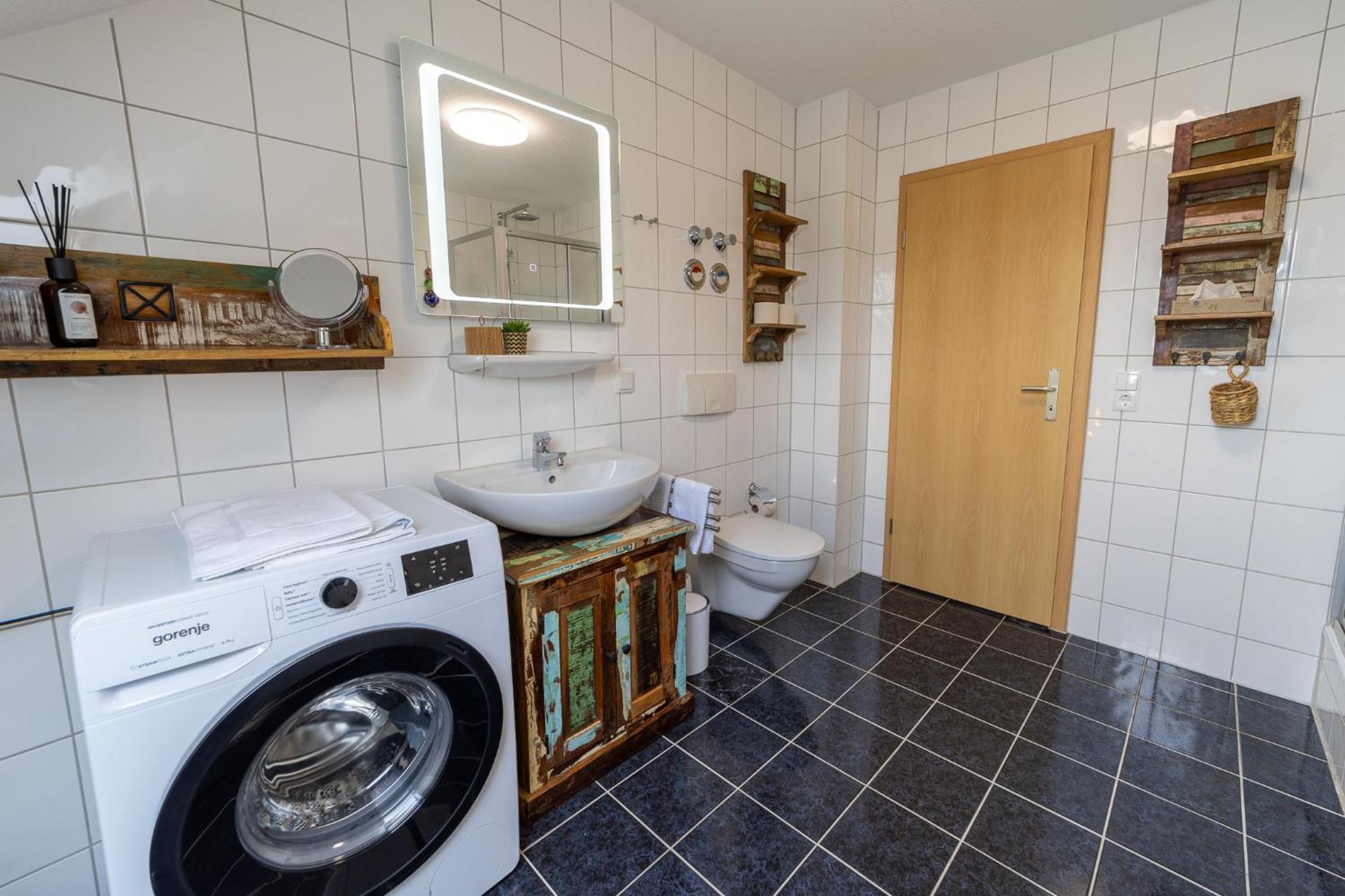 Schlossberg-Domizil Mit Weitblick - Arbeitsplatz, Balkon, Netflix, Badewanne & Yogamatte Chemnitz Bagian luar foto